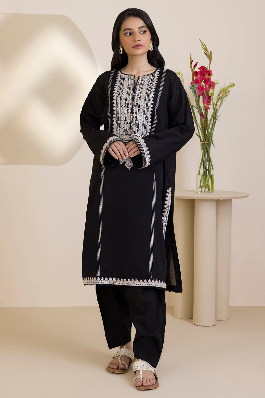 Embroidered Kurta Trouser - 2557