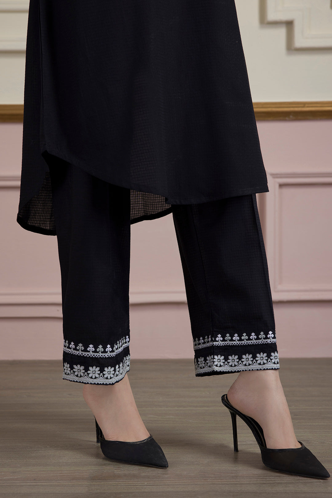 Embroidered Kurta Trouser - 2560
