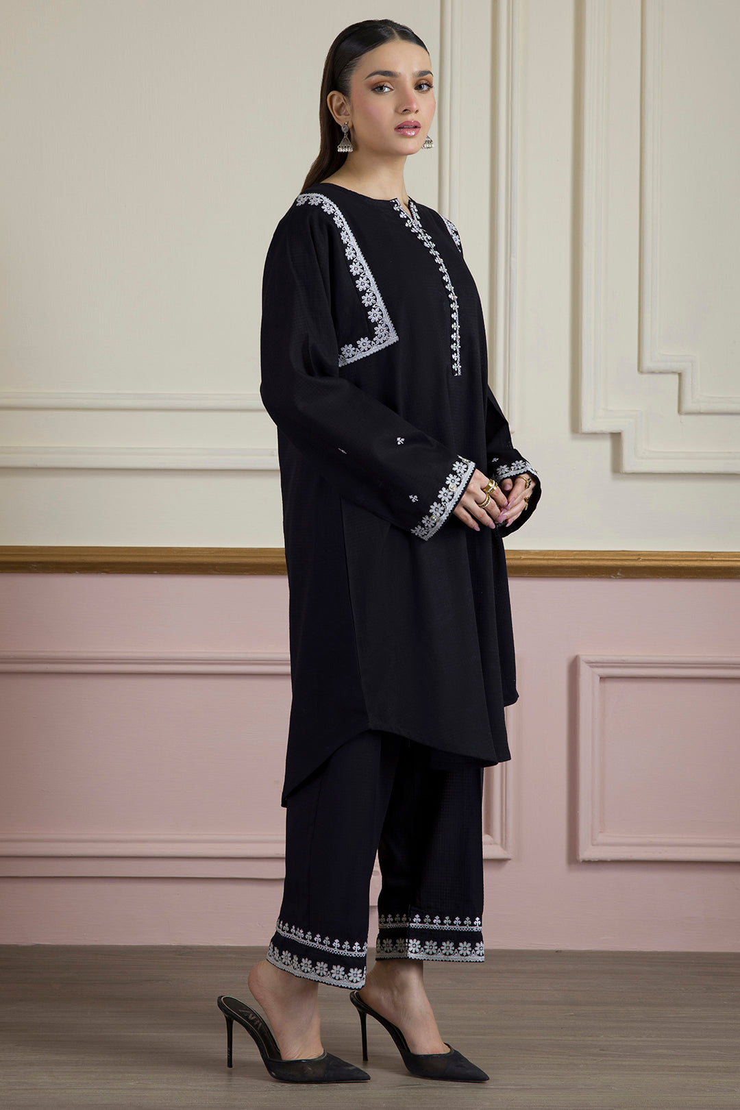 Embroidered Kurta Trouser - 2560