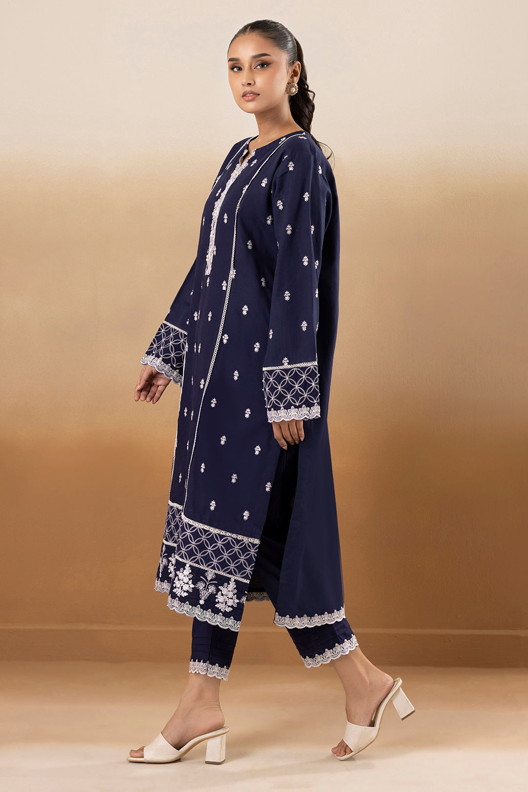 Embroidered Kurta Trouser - 2569