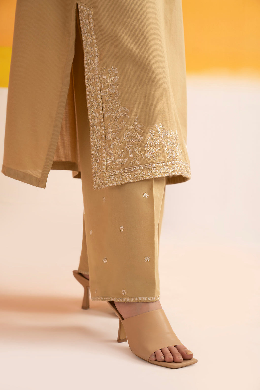 Embroidered Kurta Trouser - 2572