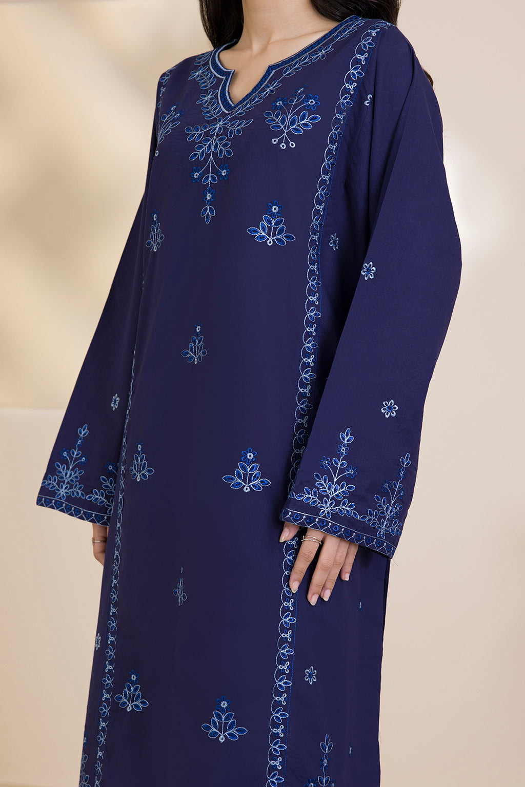 Embroidered Kurta Trouser - 2587