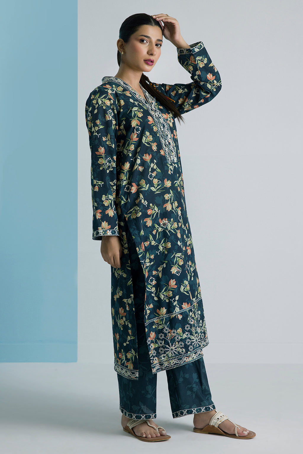 Embroidered Kurta Trouser - 2596