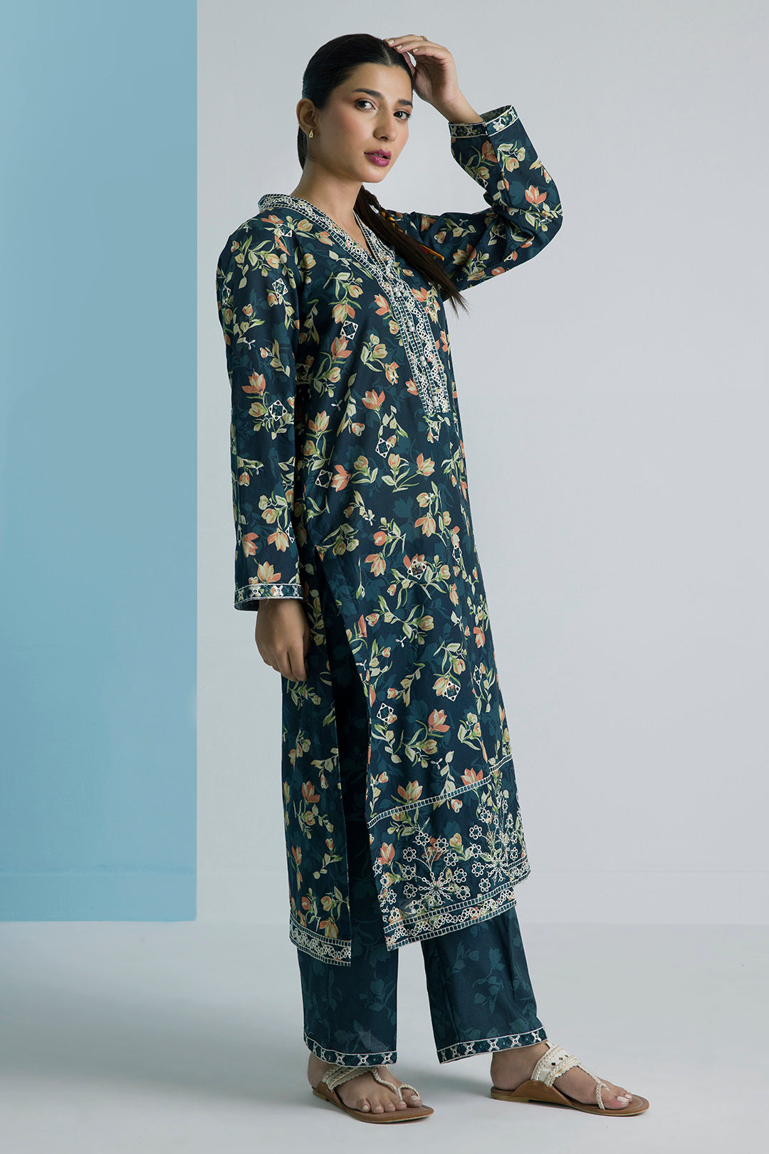 Embroidered Kurta Trouser - 2596