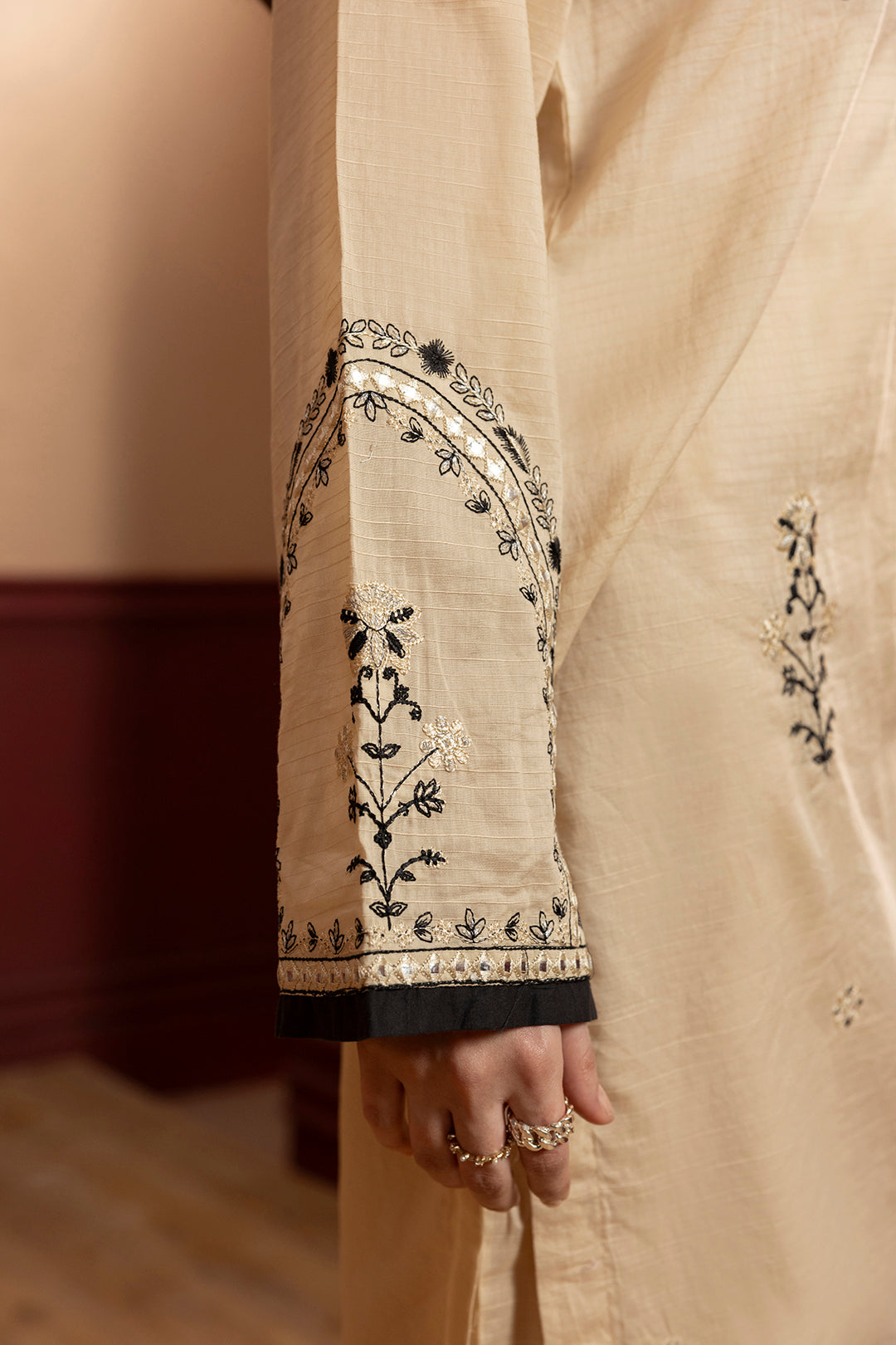 Embroidered Kurta Trouser - 2634