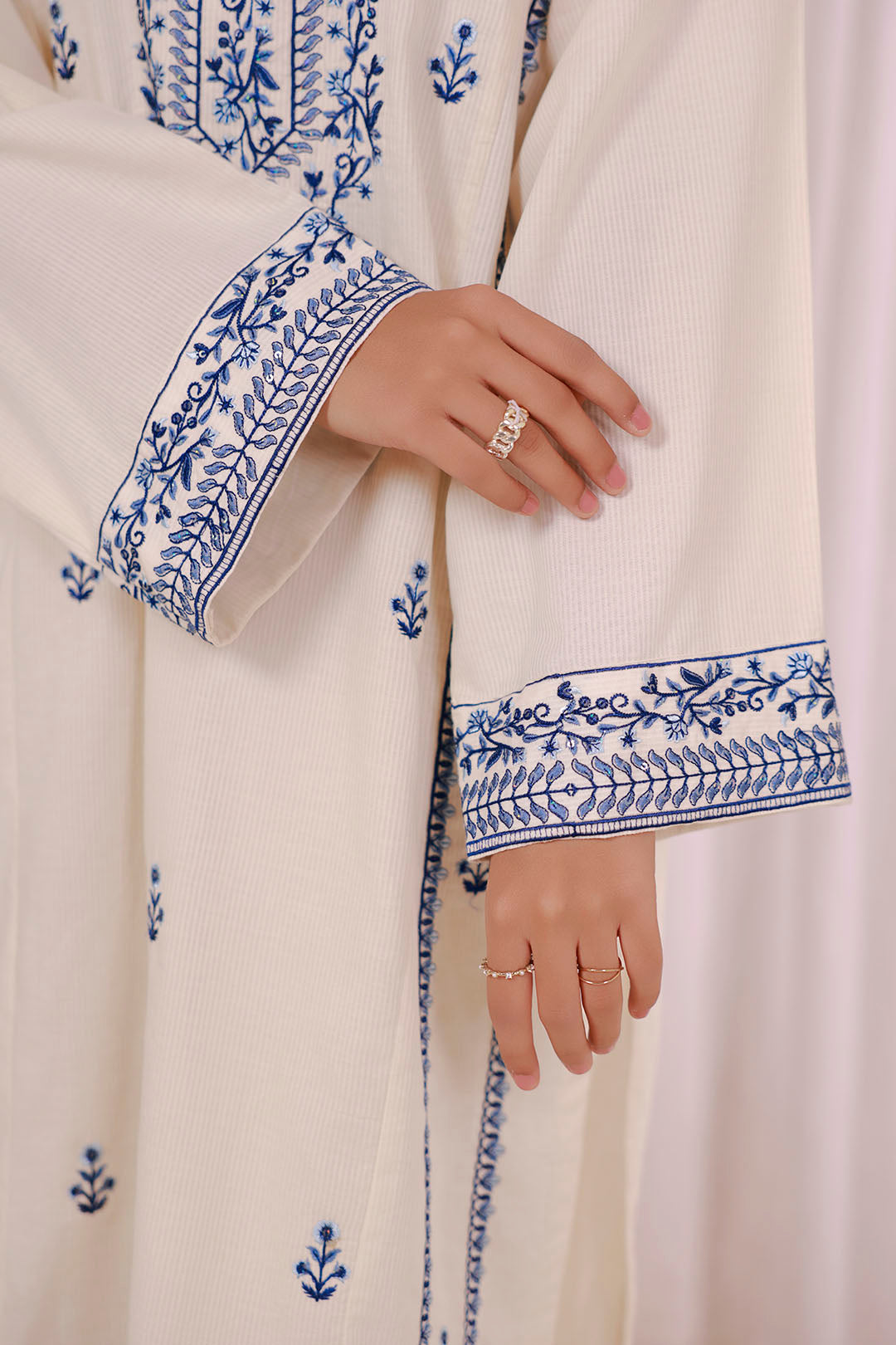 Embroidered Kurta Trouser - 2658