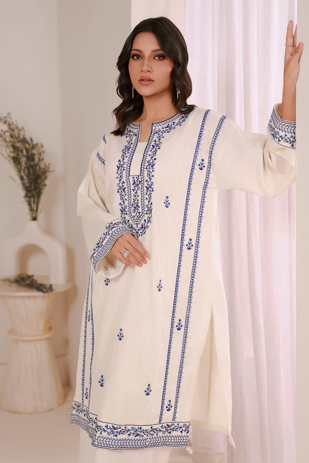 Embroidered Kurta Trouser - 2658