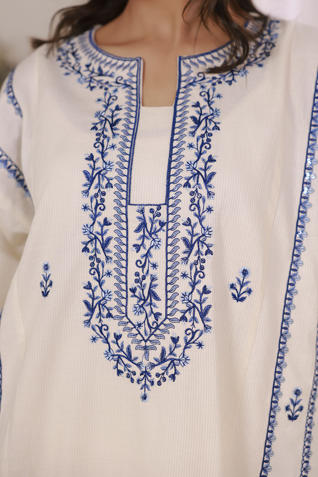 Embroidered Kurta Trouser - 2658