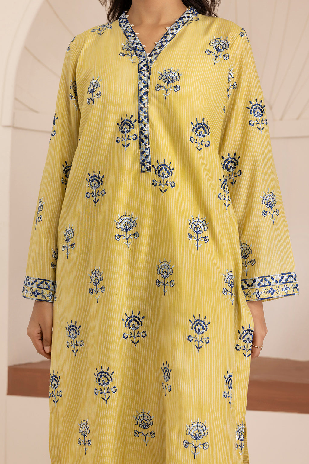 Embroidered Kurta Trouser - 2673