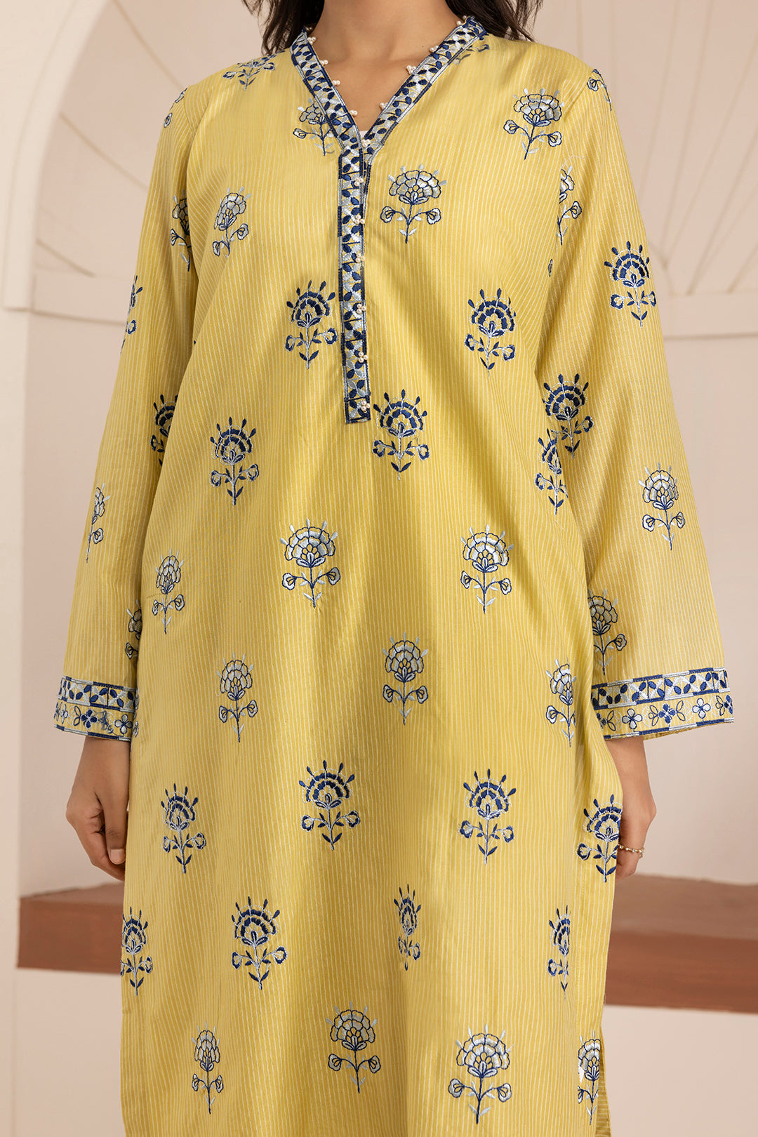 Embroidered Kurta Trouser - 2673