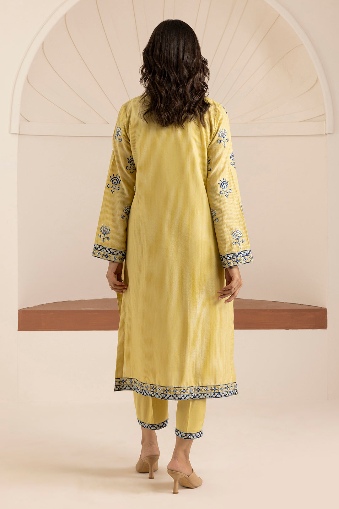 Embroidered Kurta Trouser - 2673