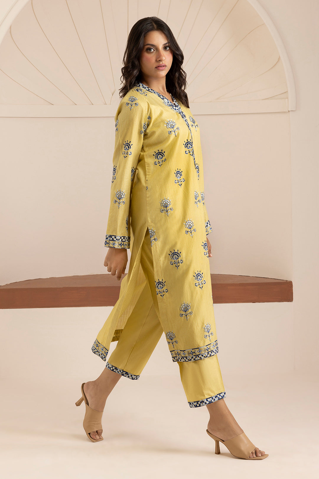 Embroidered Kurta Trouser - 2673