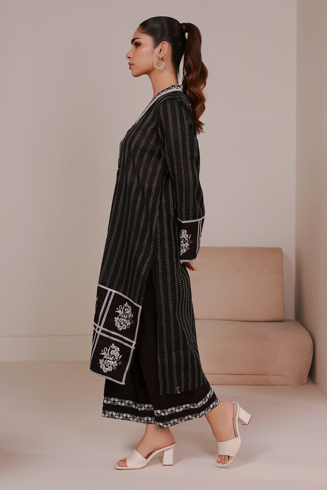 Embroidered Kurta Trouser - 2823