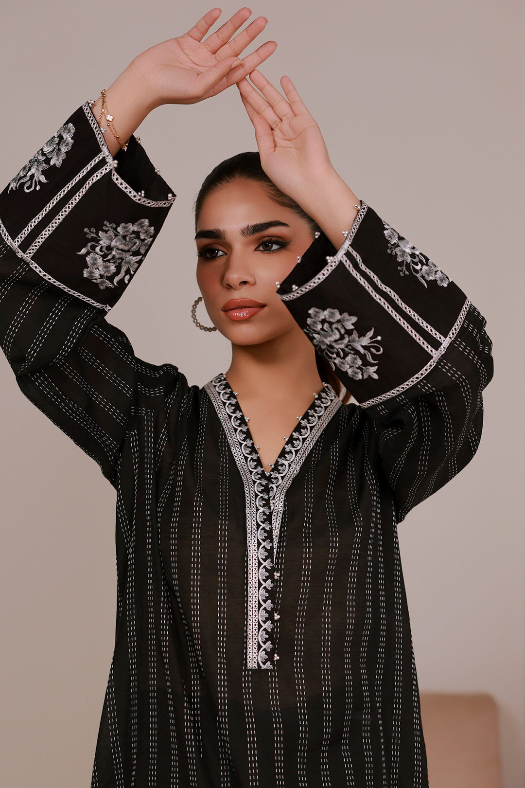 Embroidered Kurta Trouser - 2823