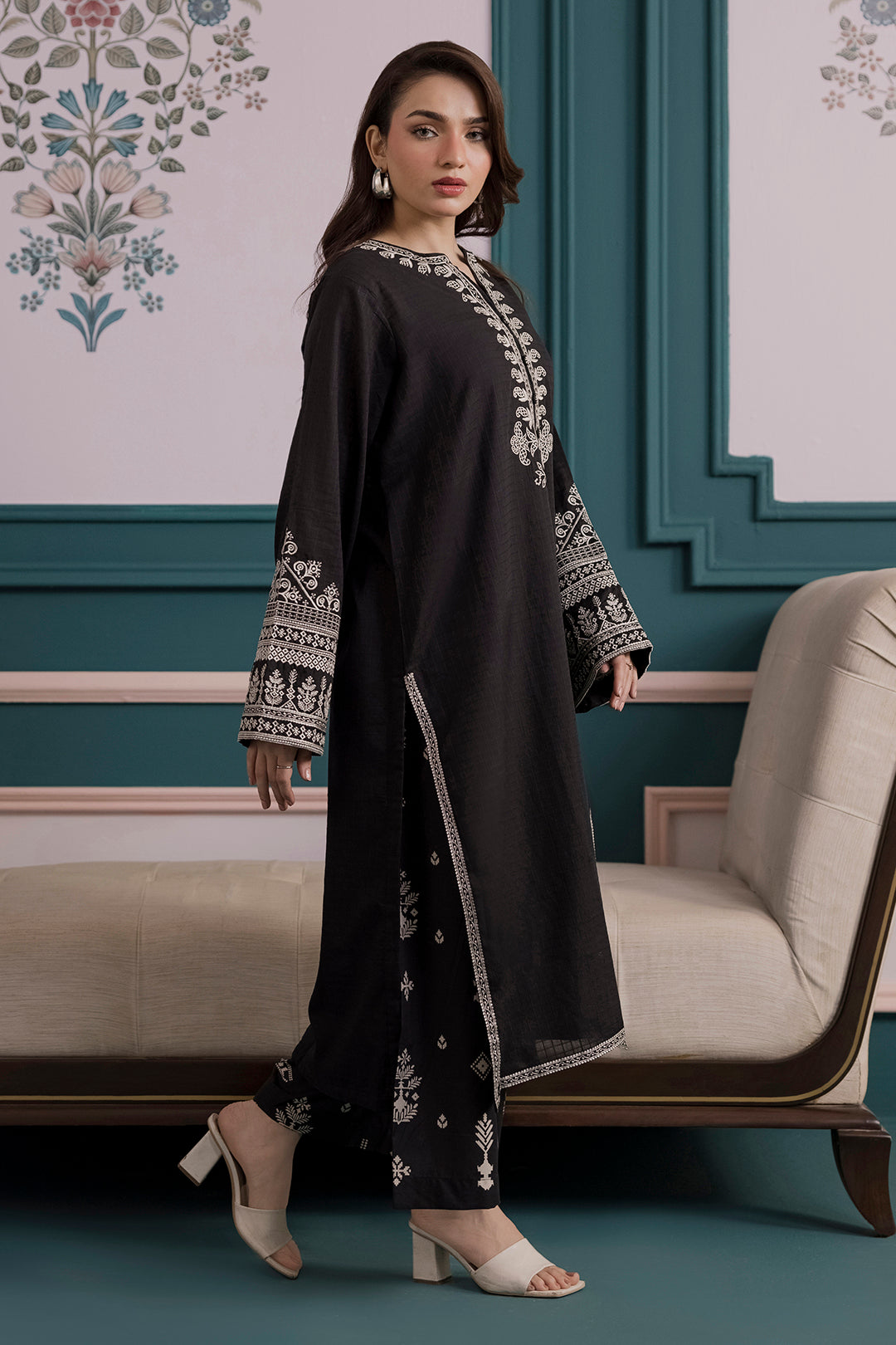 Embroidered Kurta Trouser - 2824