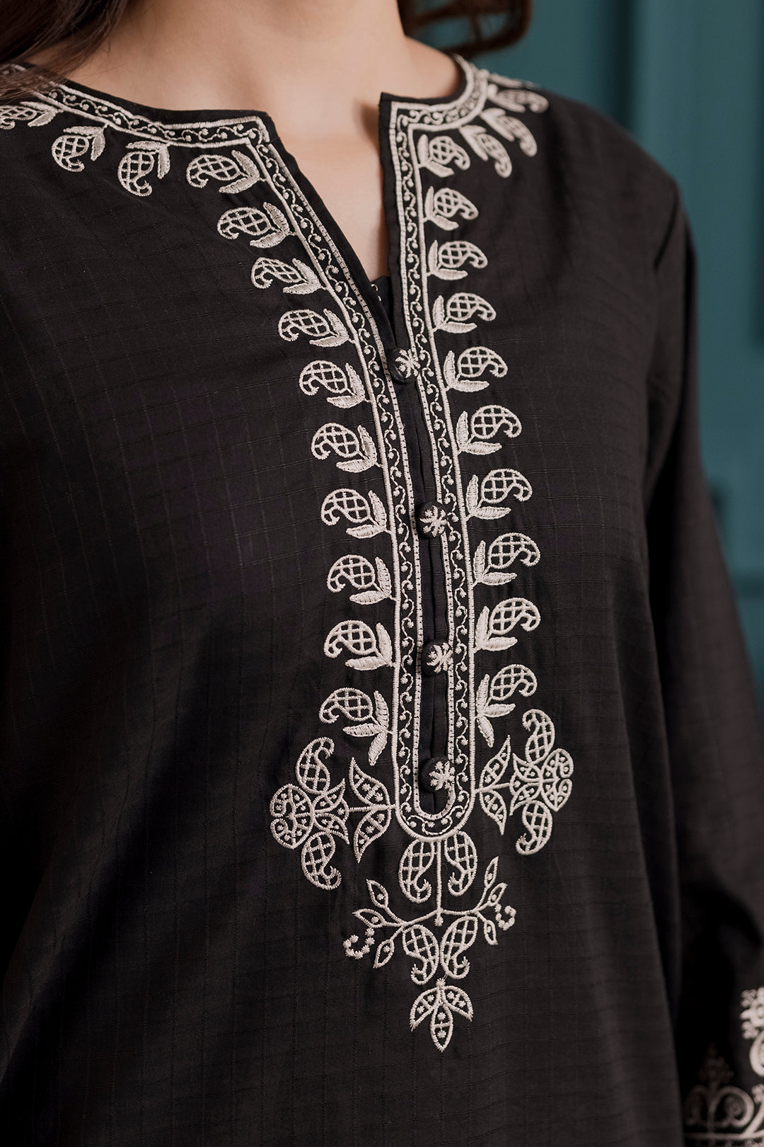 Embroidered Kurta Trouser - 2824