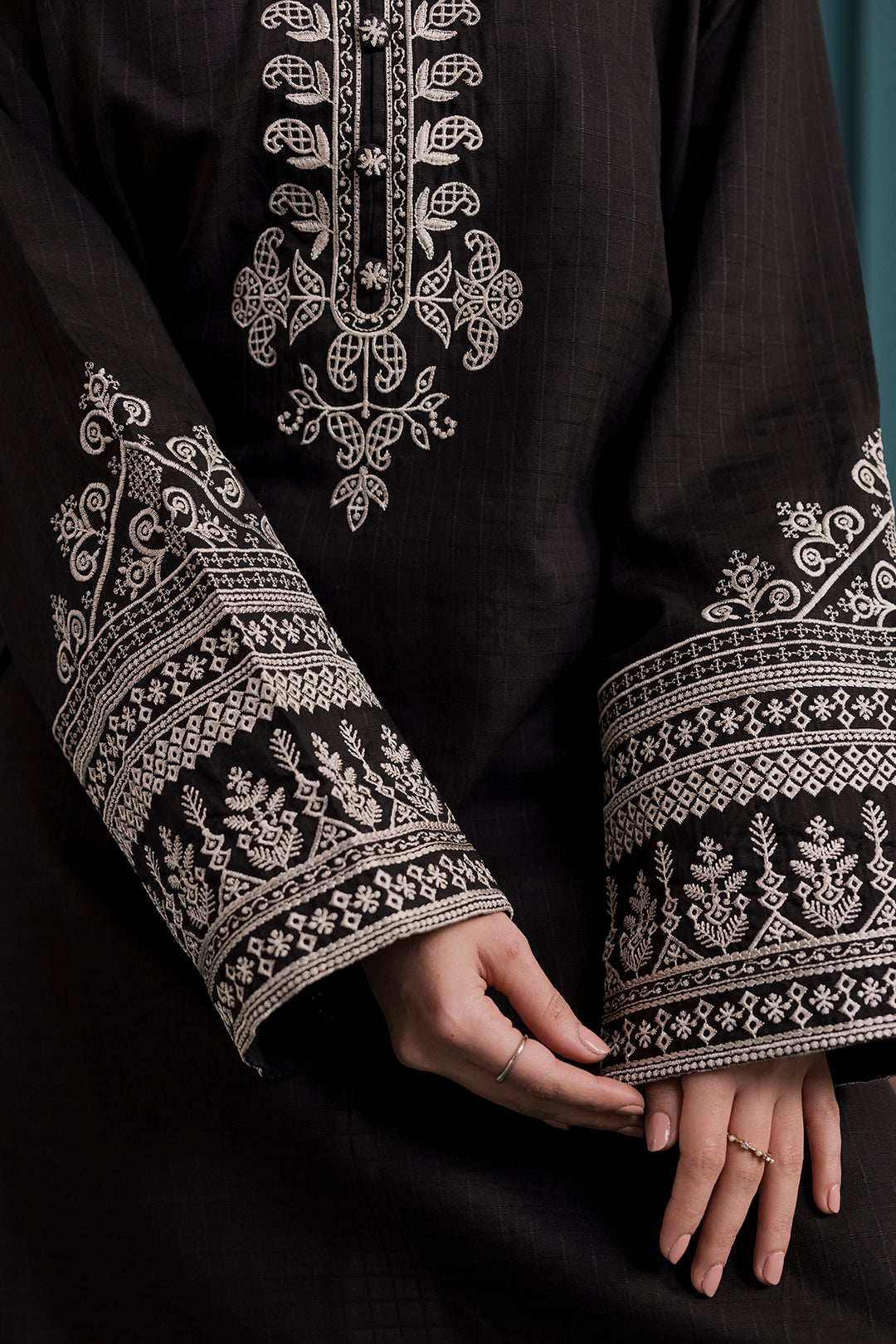 Embroidered Kurta Trouser - 2824