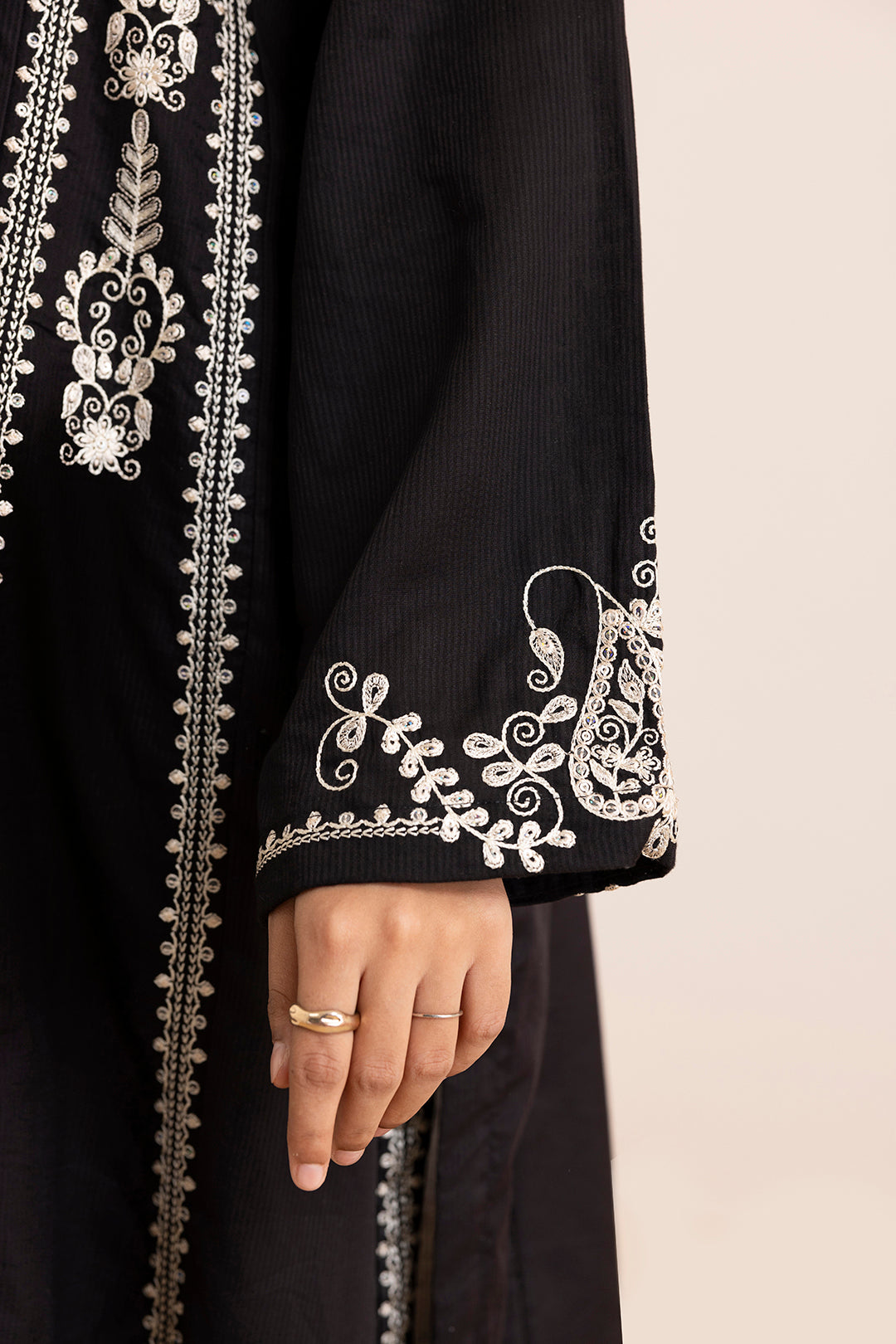 Embroidered Kurta Trouser - 2825