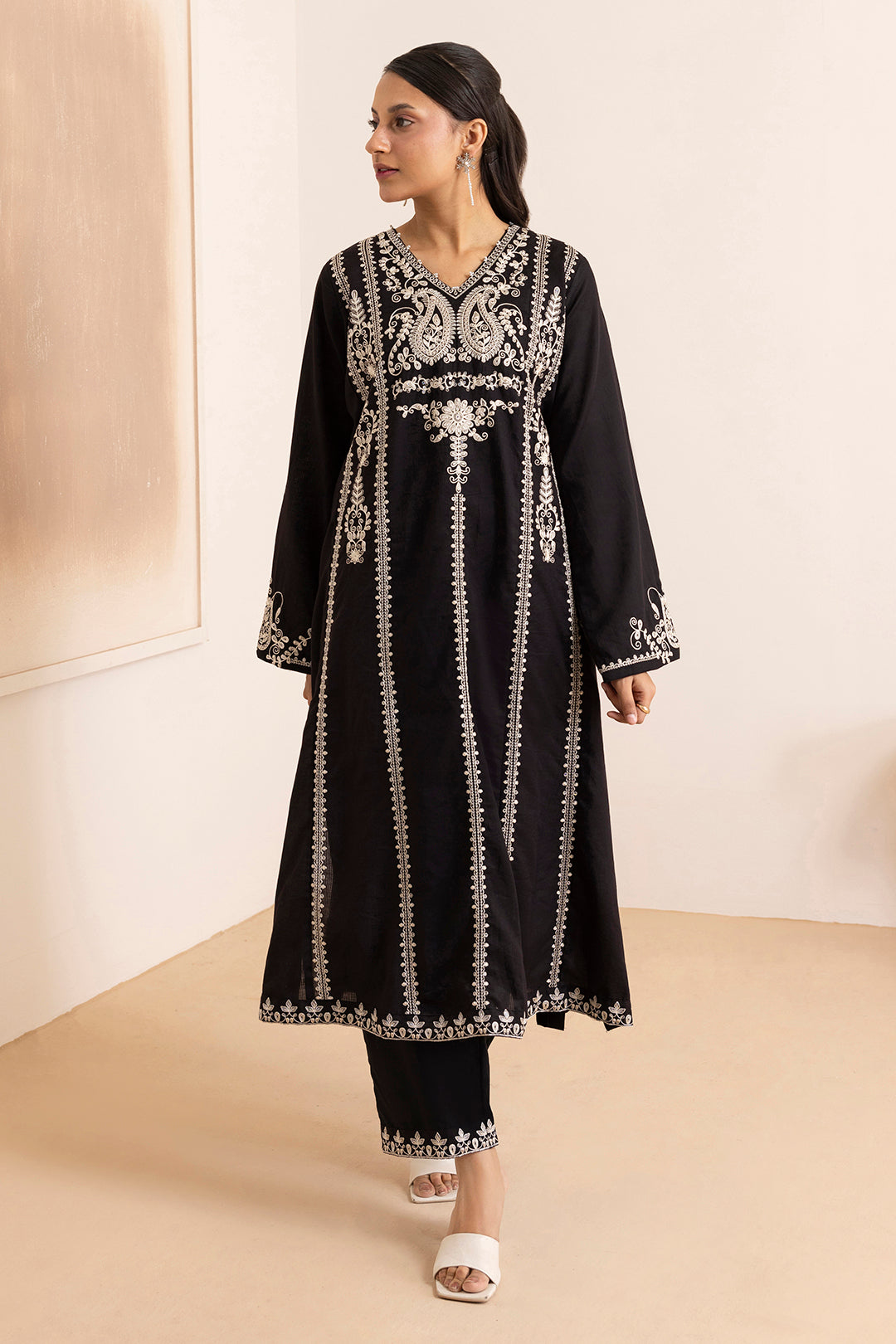 Embroidered Kurta Trouser - 2825
