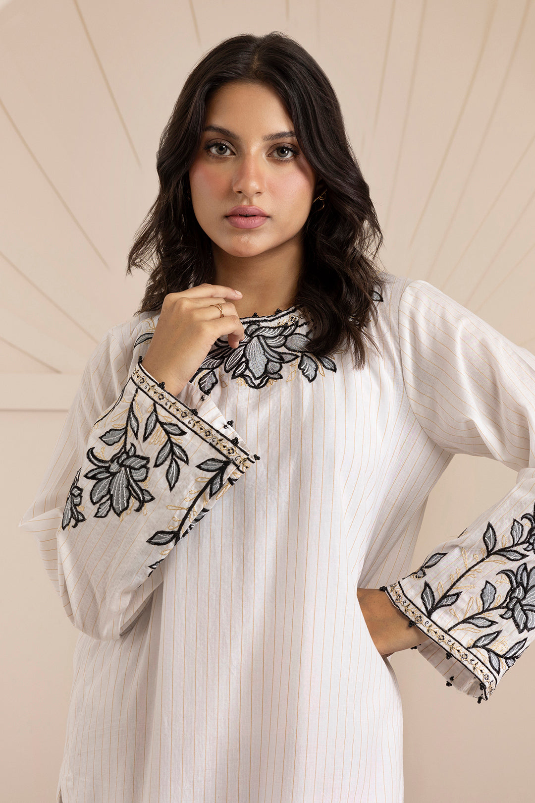 Embroidered Kurta Trouser - 2826