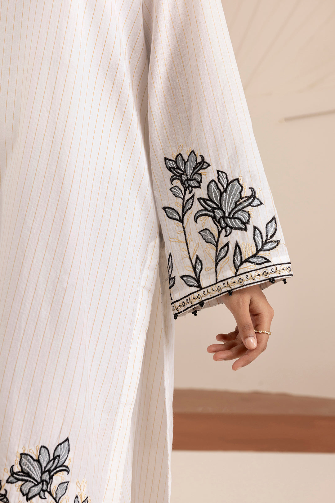 Embroidered Kurta Trouser - 2826