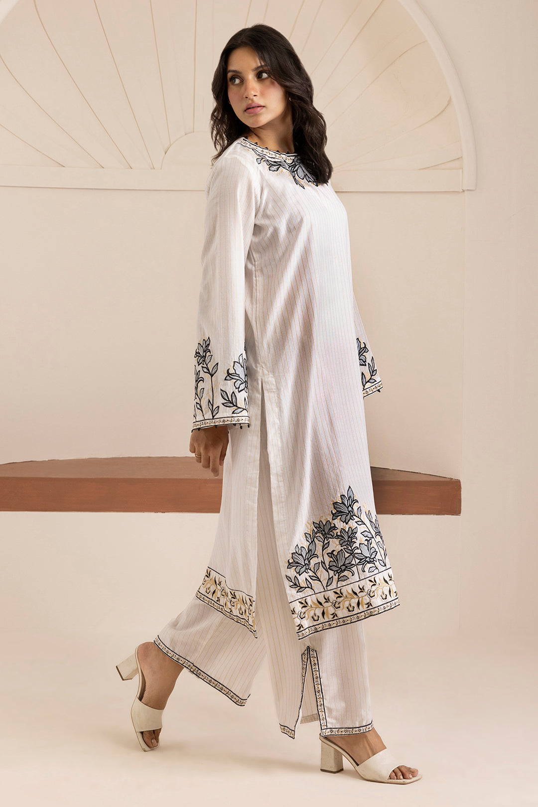 Embroidered Kurta Trouser - 2826