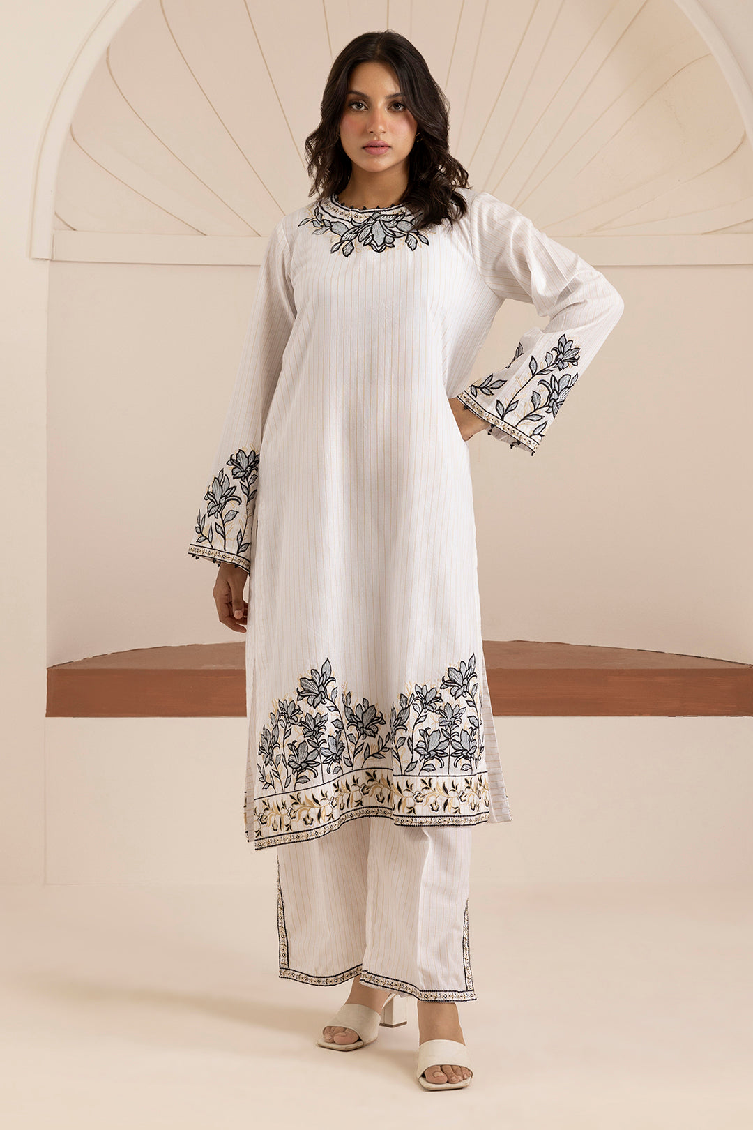 Embroidered Kurta Trouser - 2826
