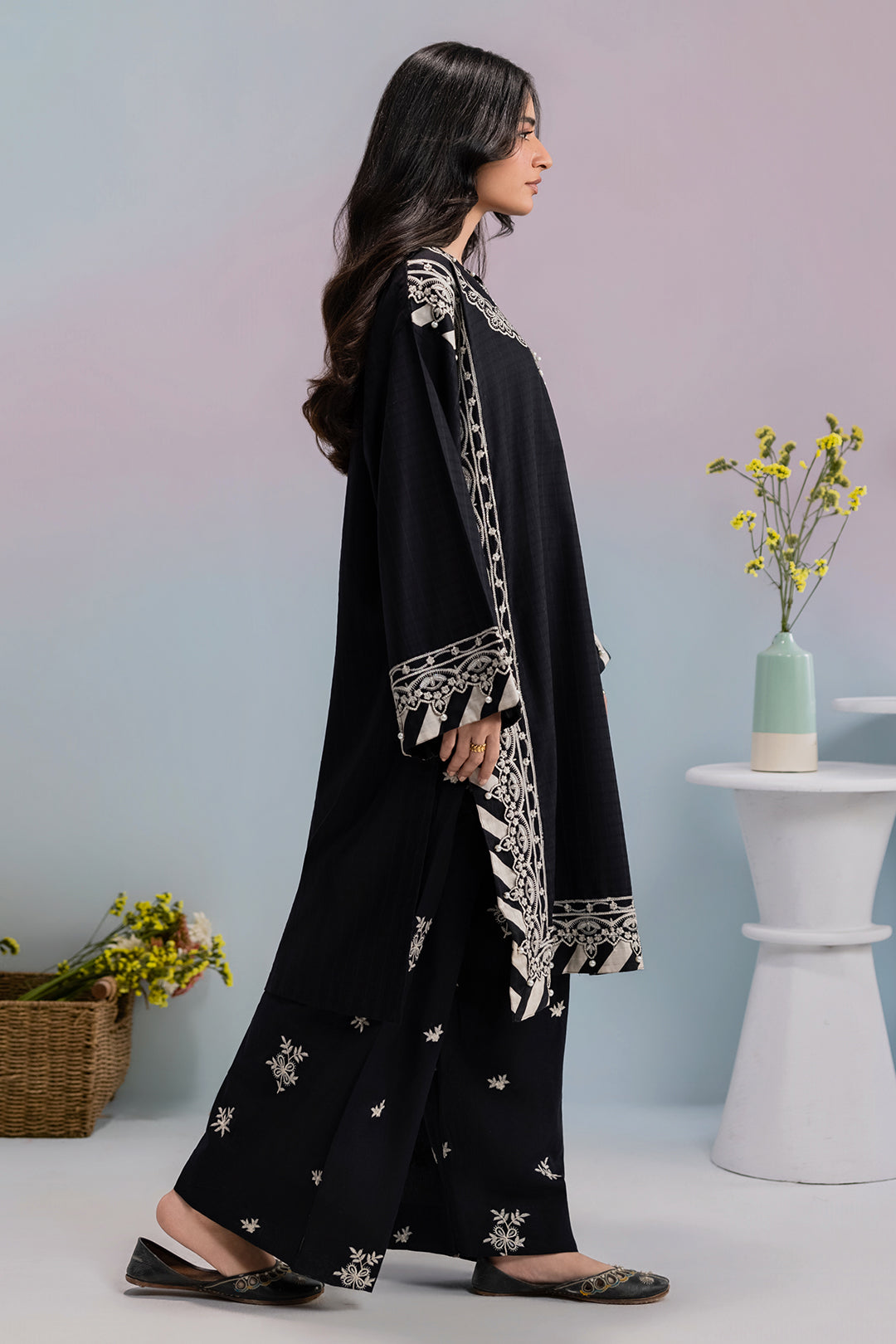 Embroidered Kurta Trouser - 2827