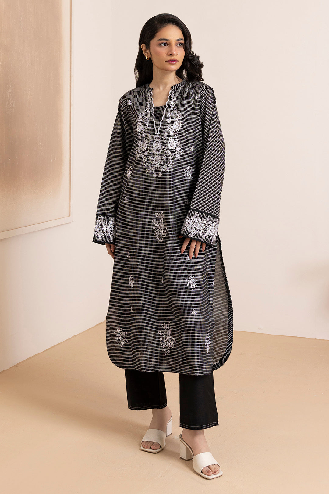 Embroidered Kurta Trouser - 2830
