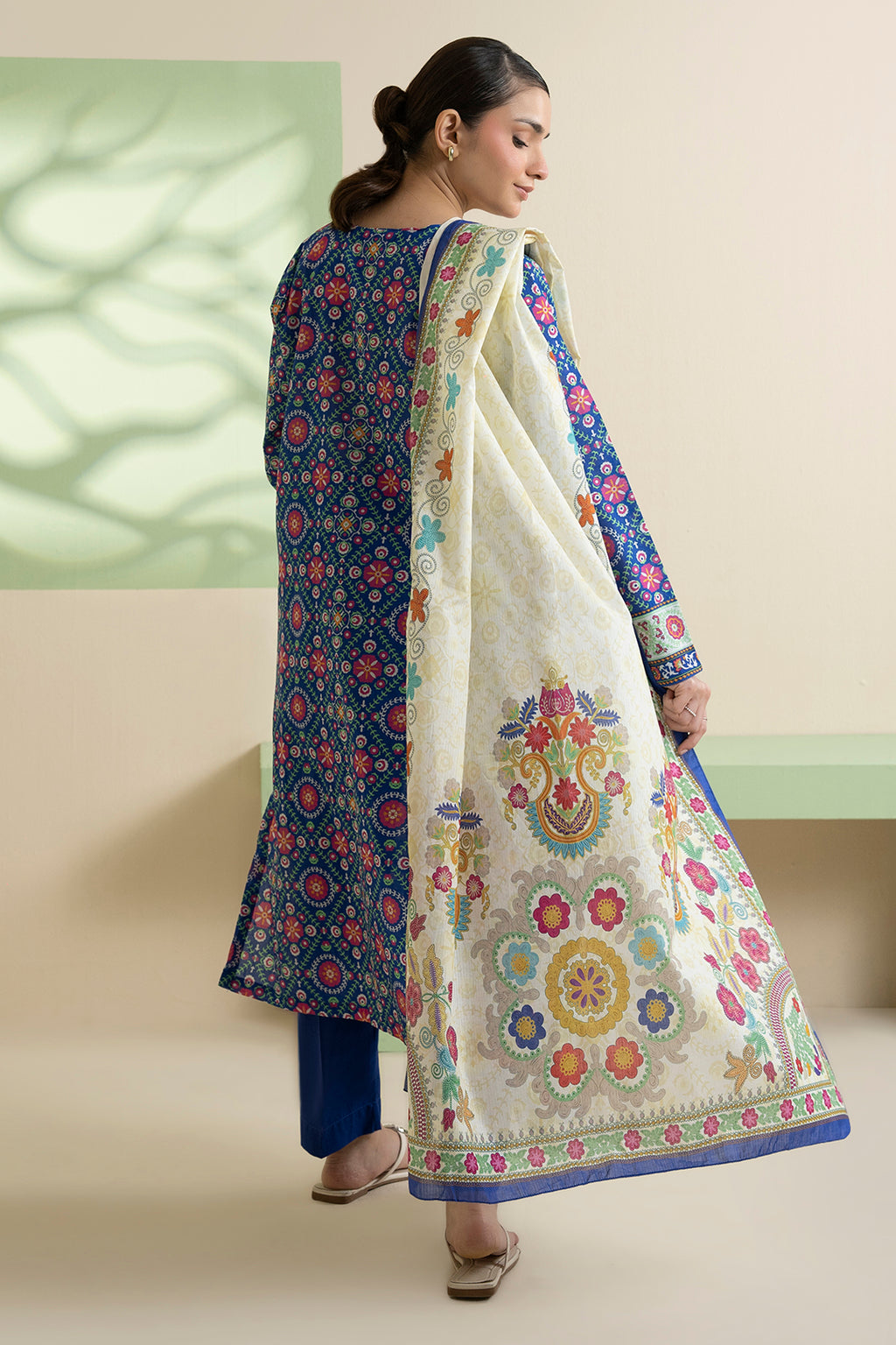 Kurta Dupatta Trouser - 1983