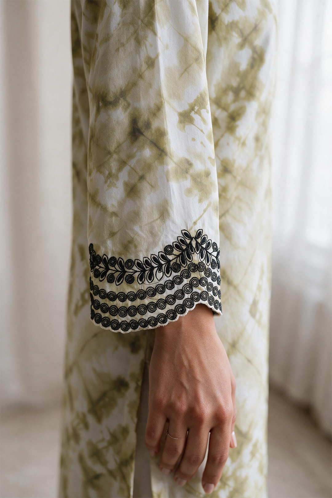 Embroidered Kurta - 2284
