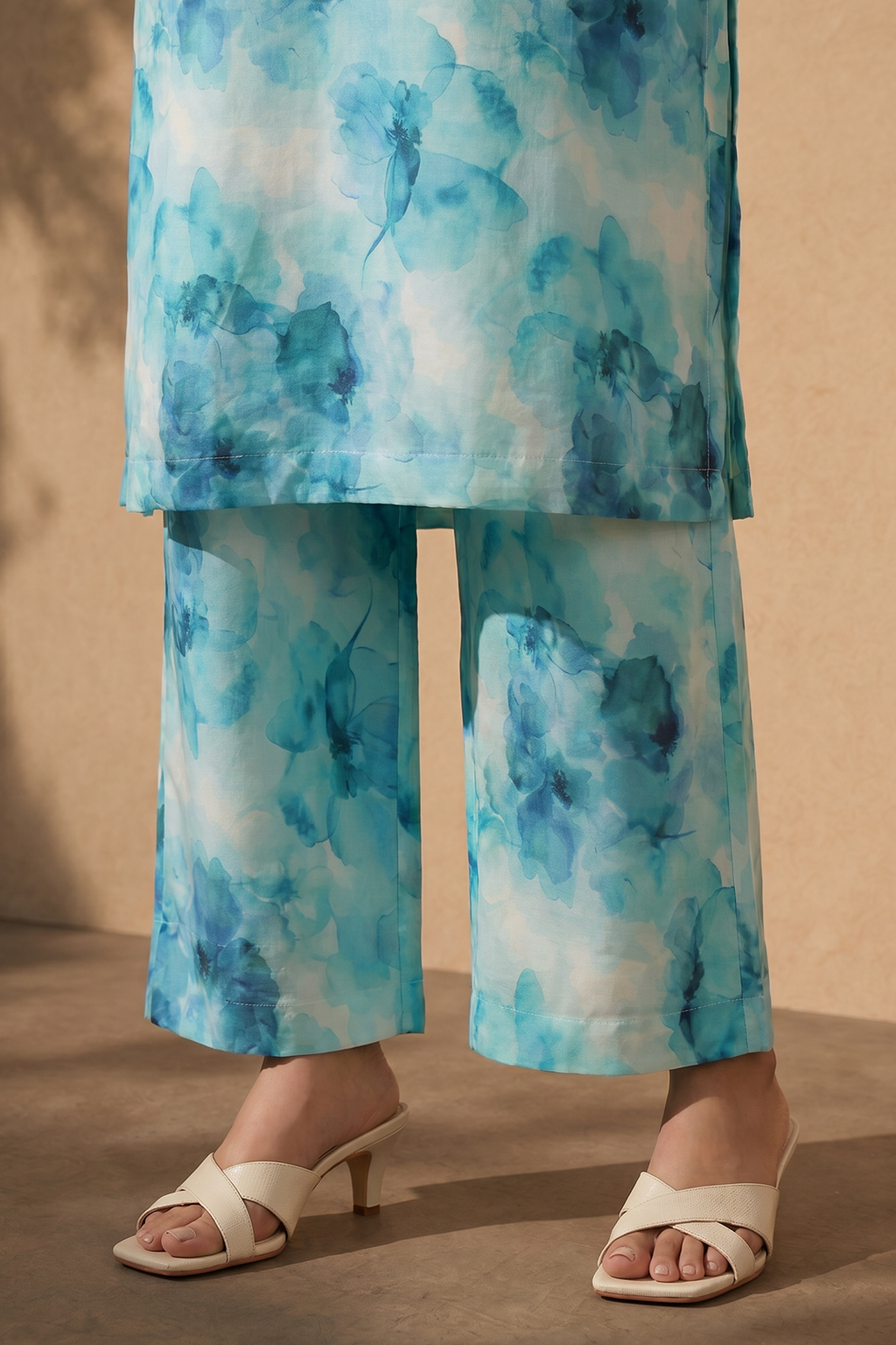 Embroidered Kurta Trouser - 2083