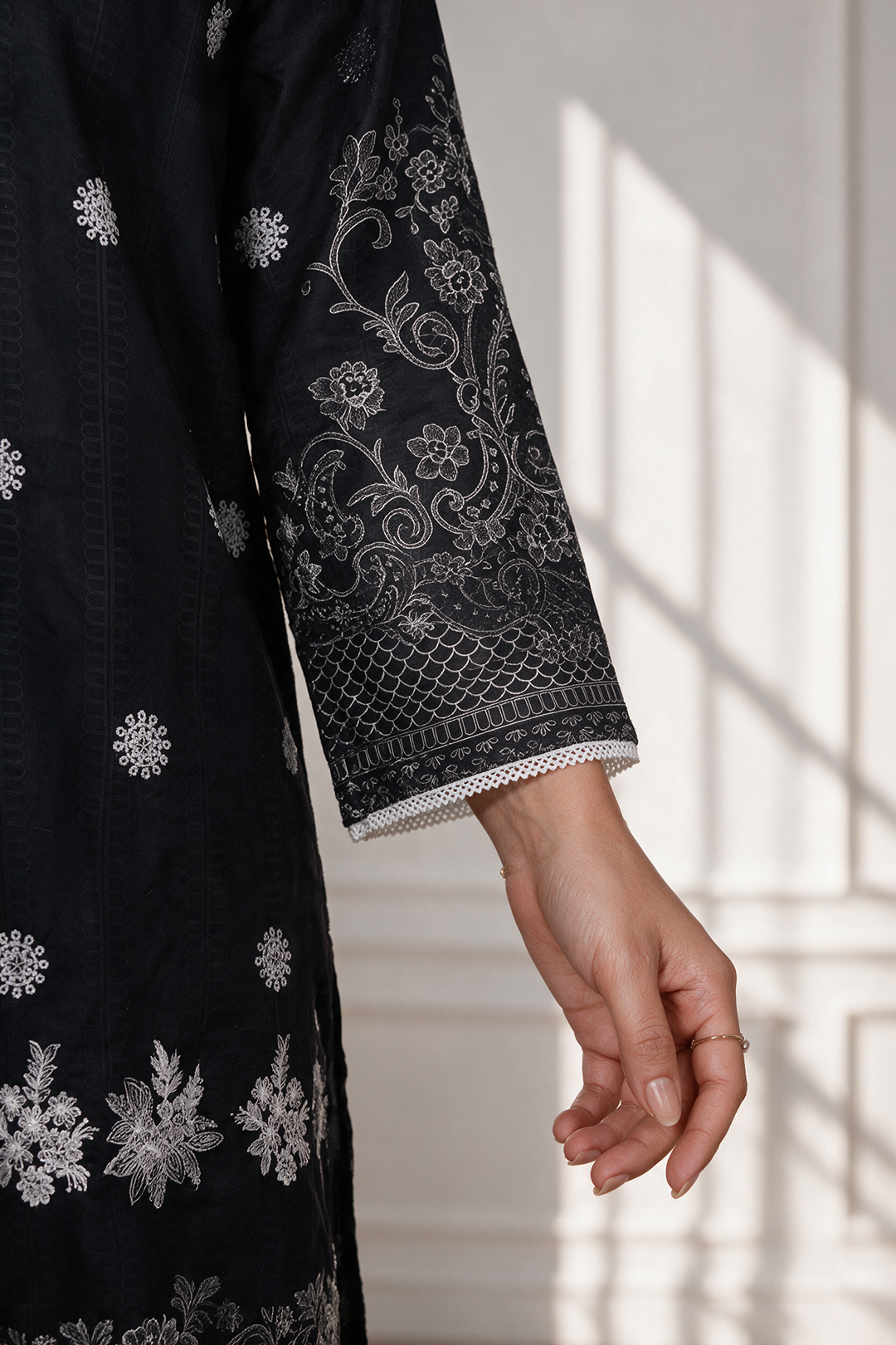 Embroidered Kurta Trouser - 2087