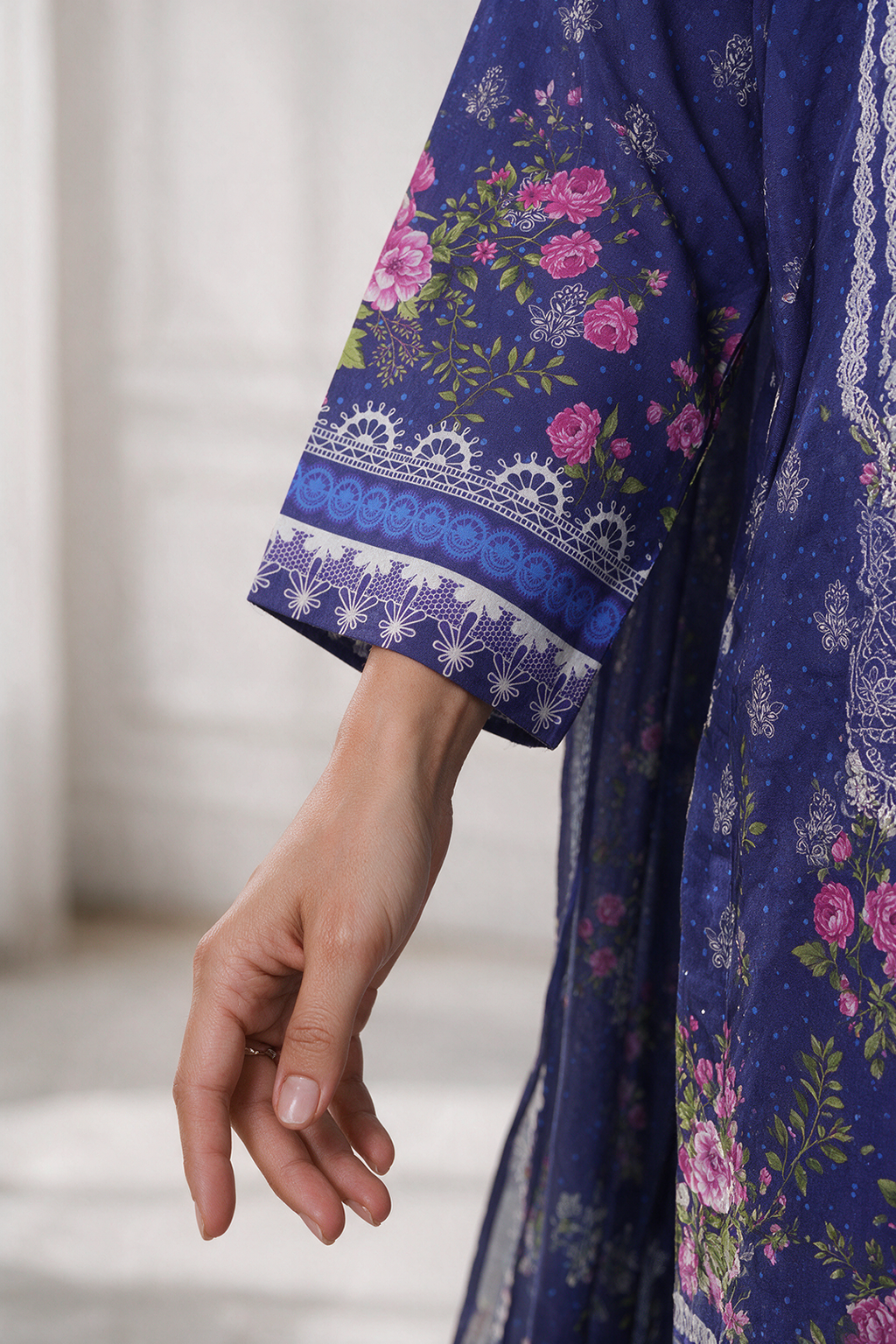 Embroidered Kurta Dupatta - 2131