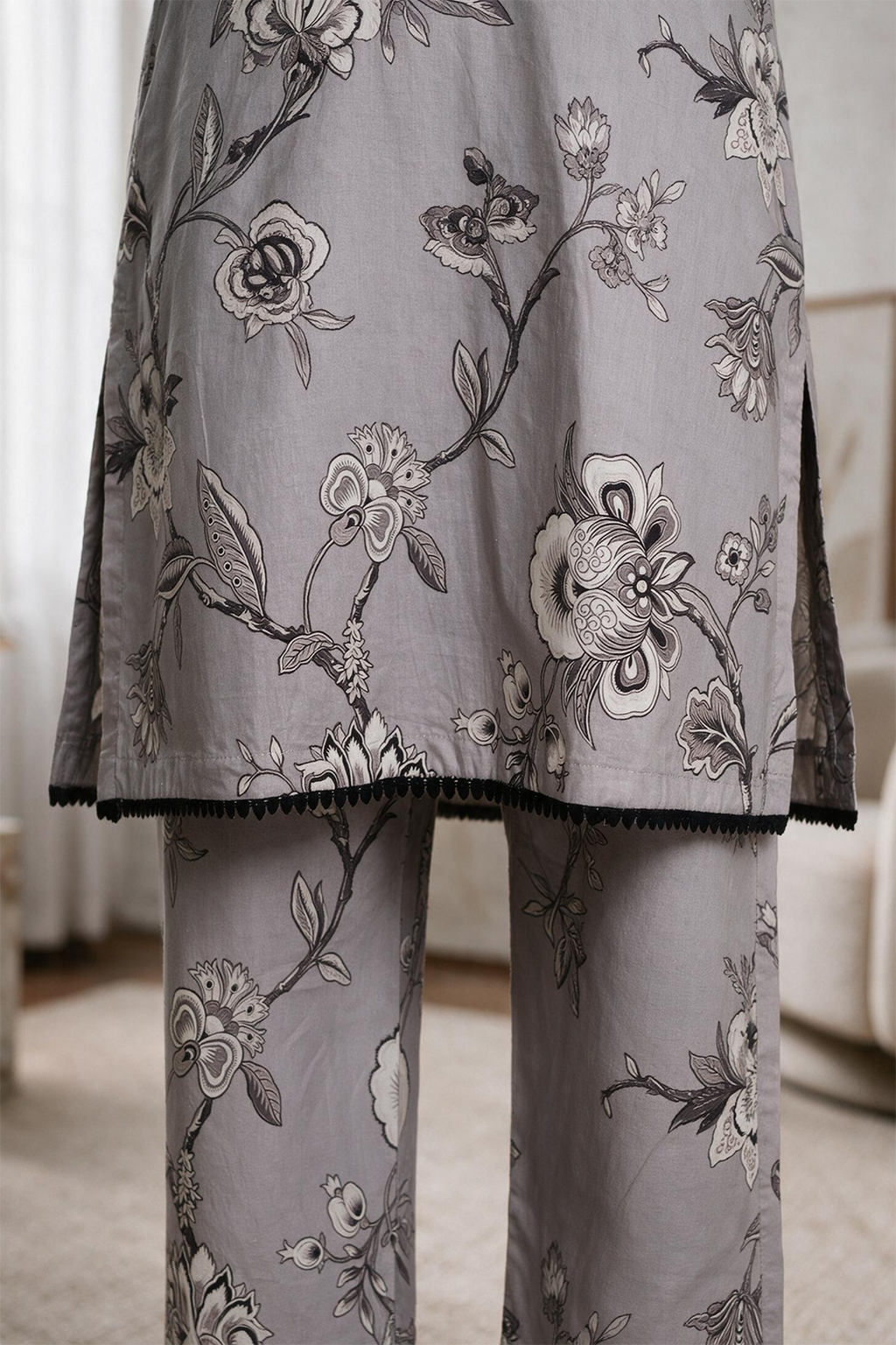 Embroidered Kurta Trouser - 2391
