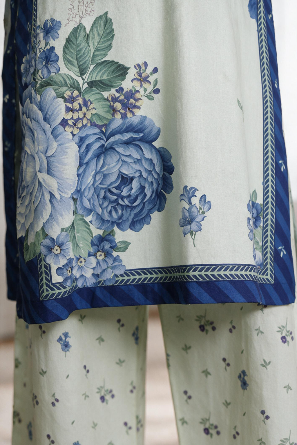 Embroidered Kurta Trouser - 2867