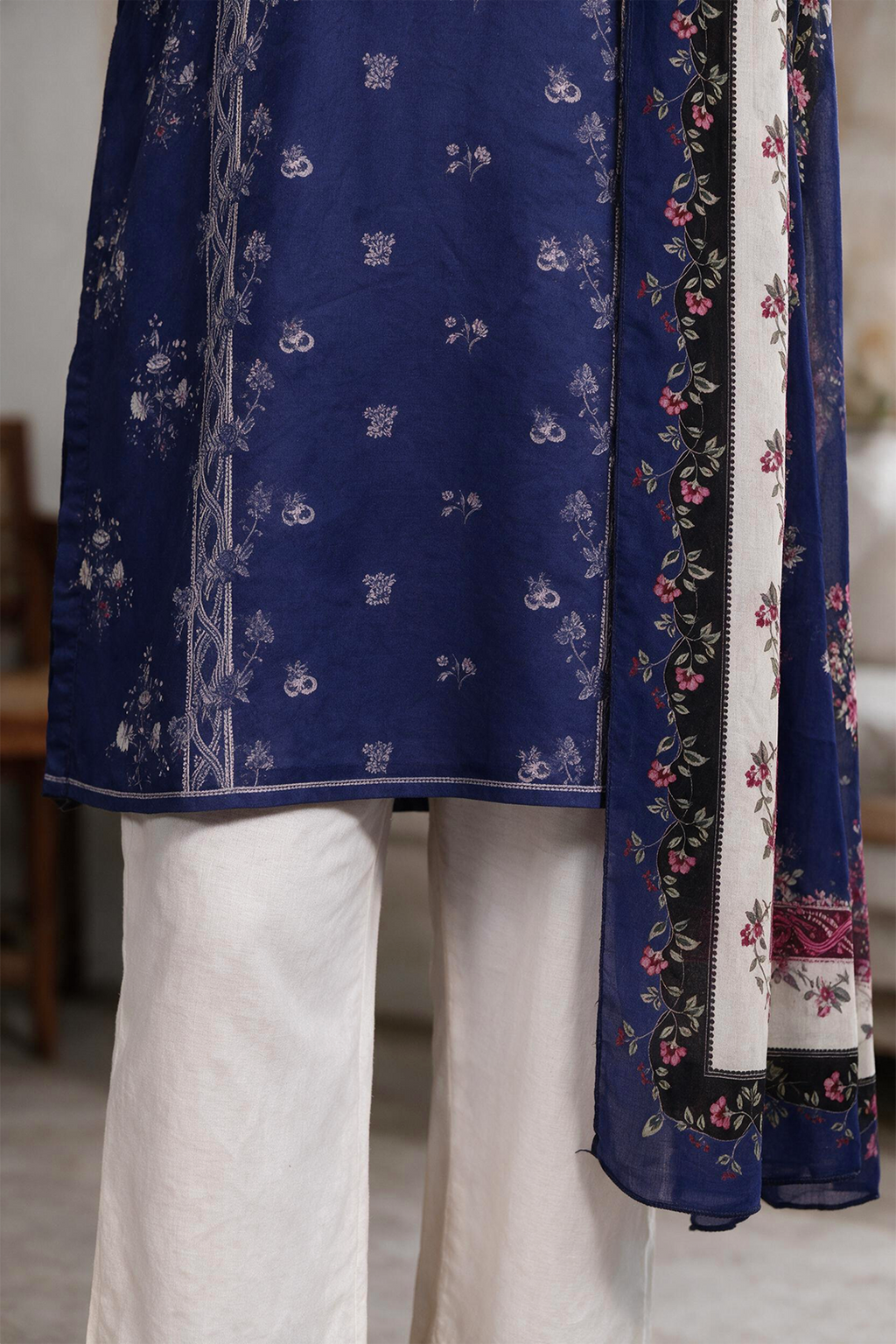 Embroidered Kurta Dupatta - 3149