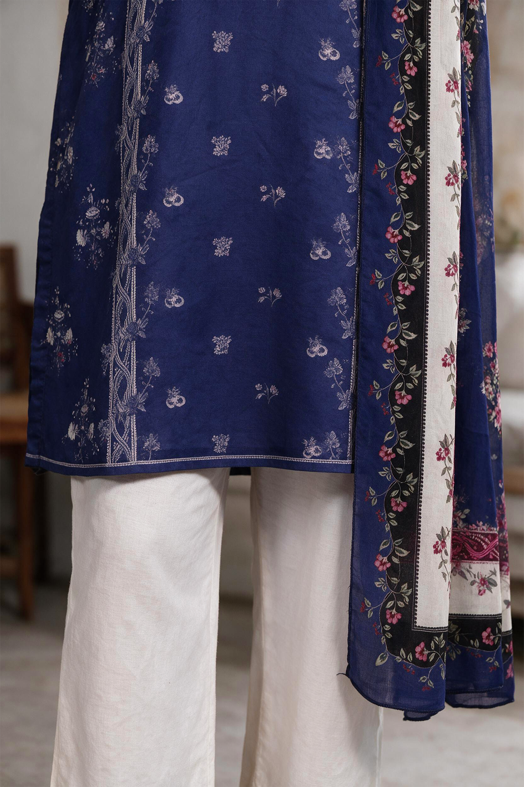 Embroidered Kurta Dupatta - 3149