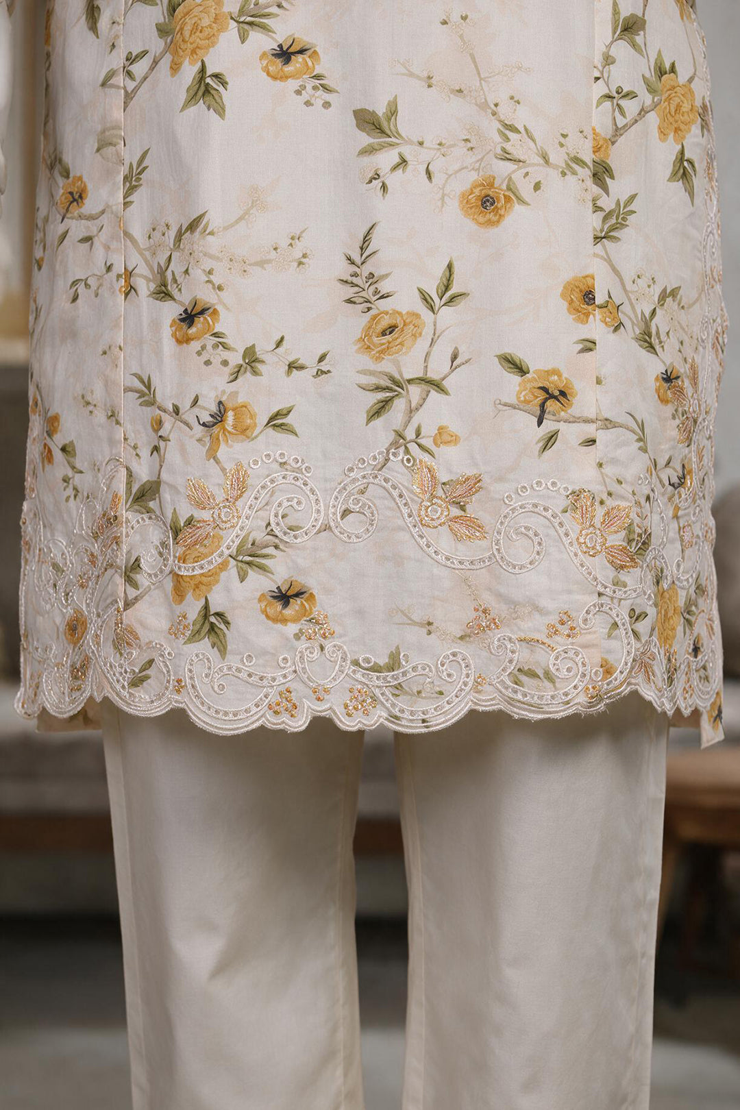 Embroidered Kurta Trouser - 3323