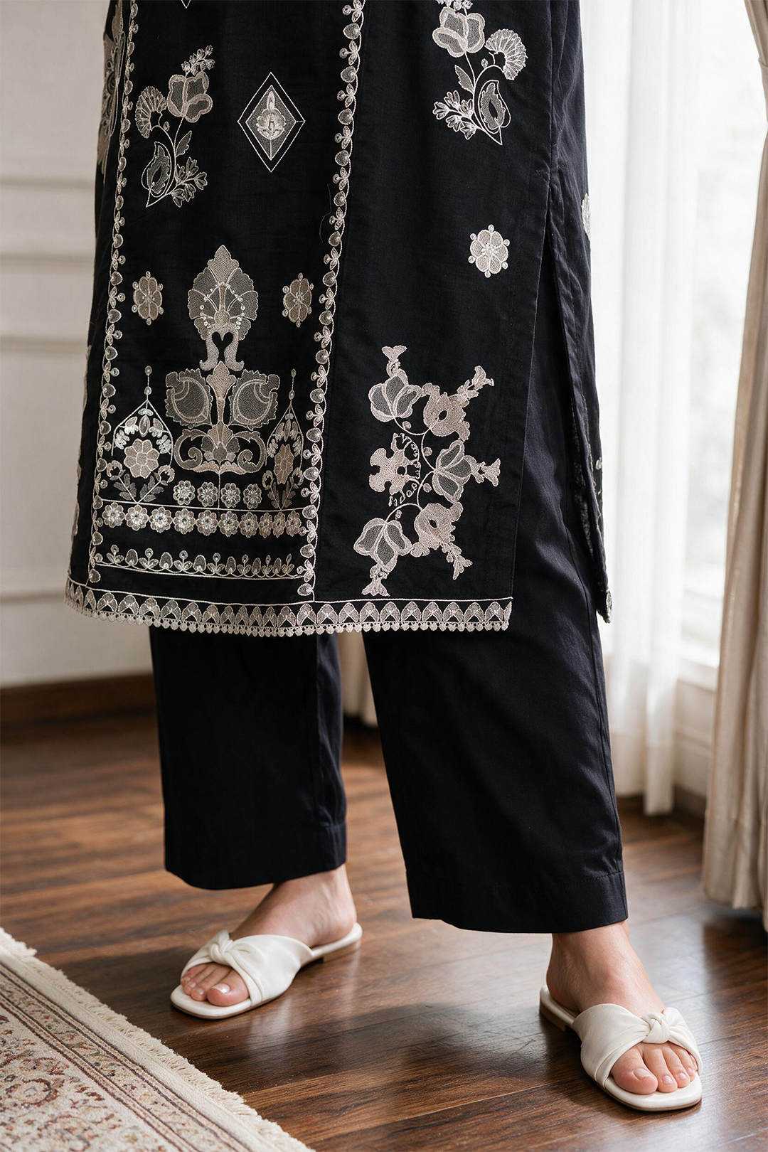 Embroidered Kurta Trouser - 3325
