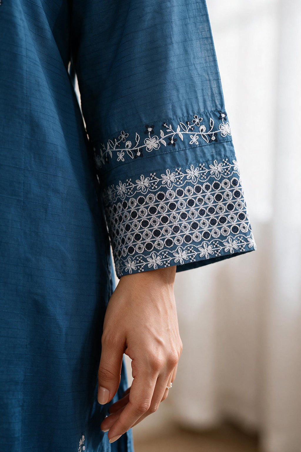 Embroidered Kurta Trouser - 3326
