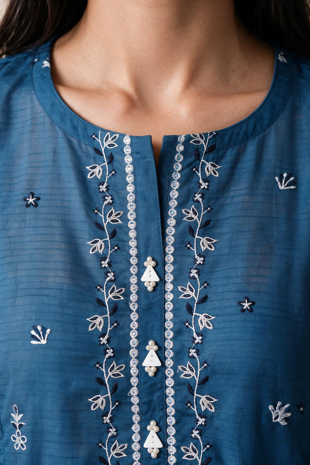 Embroidered Kurta Trouser - 3326