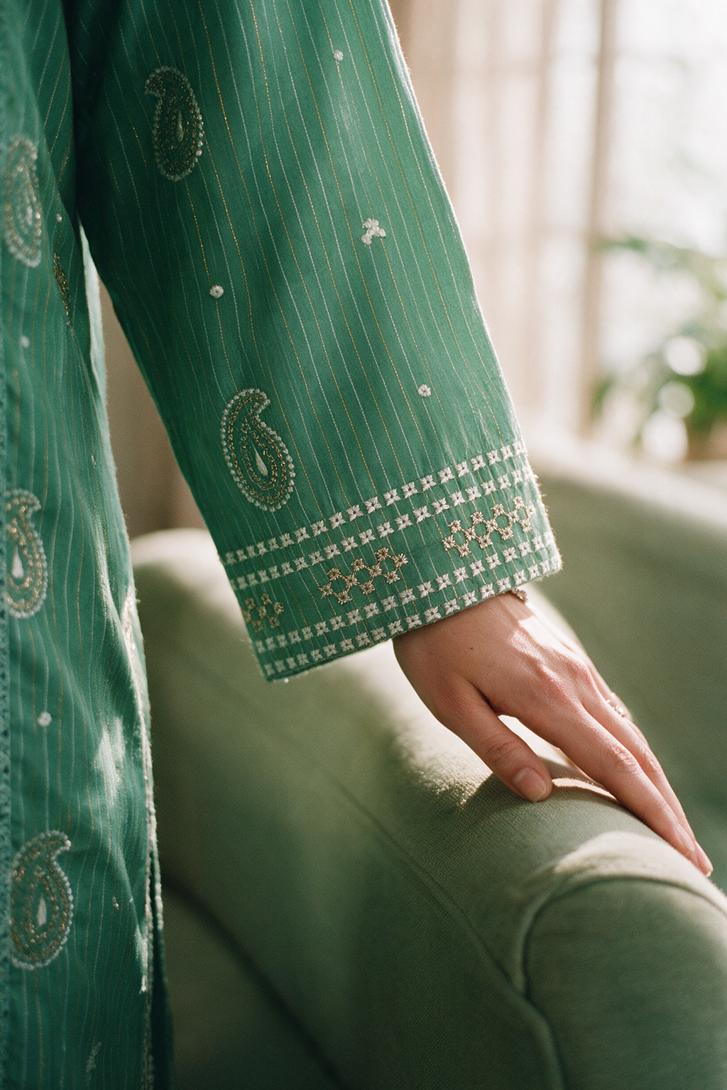 Embroidered Kurta Trouser - 3332