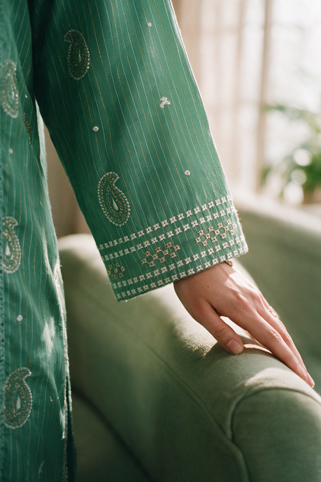 Embroidered Kurta Trouser - 3332