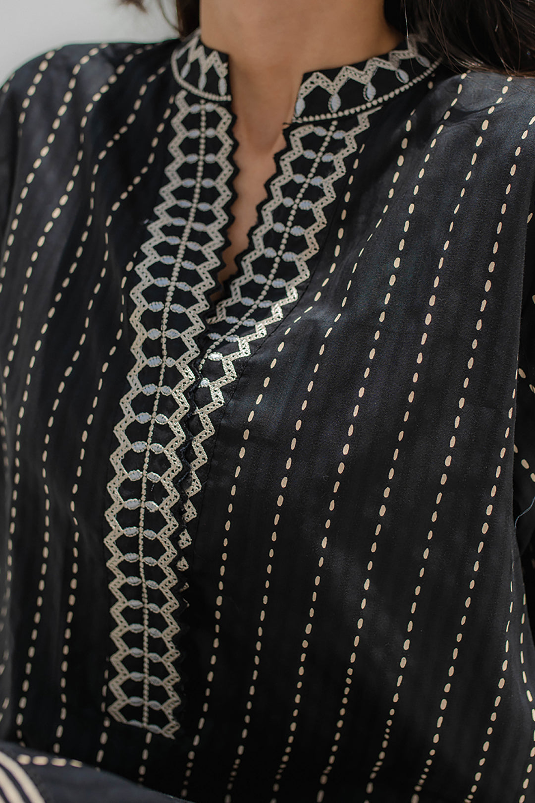 Embroidered Kurta Trouser - 0677