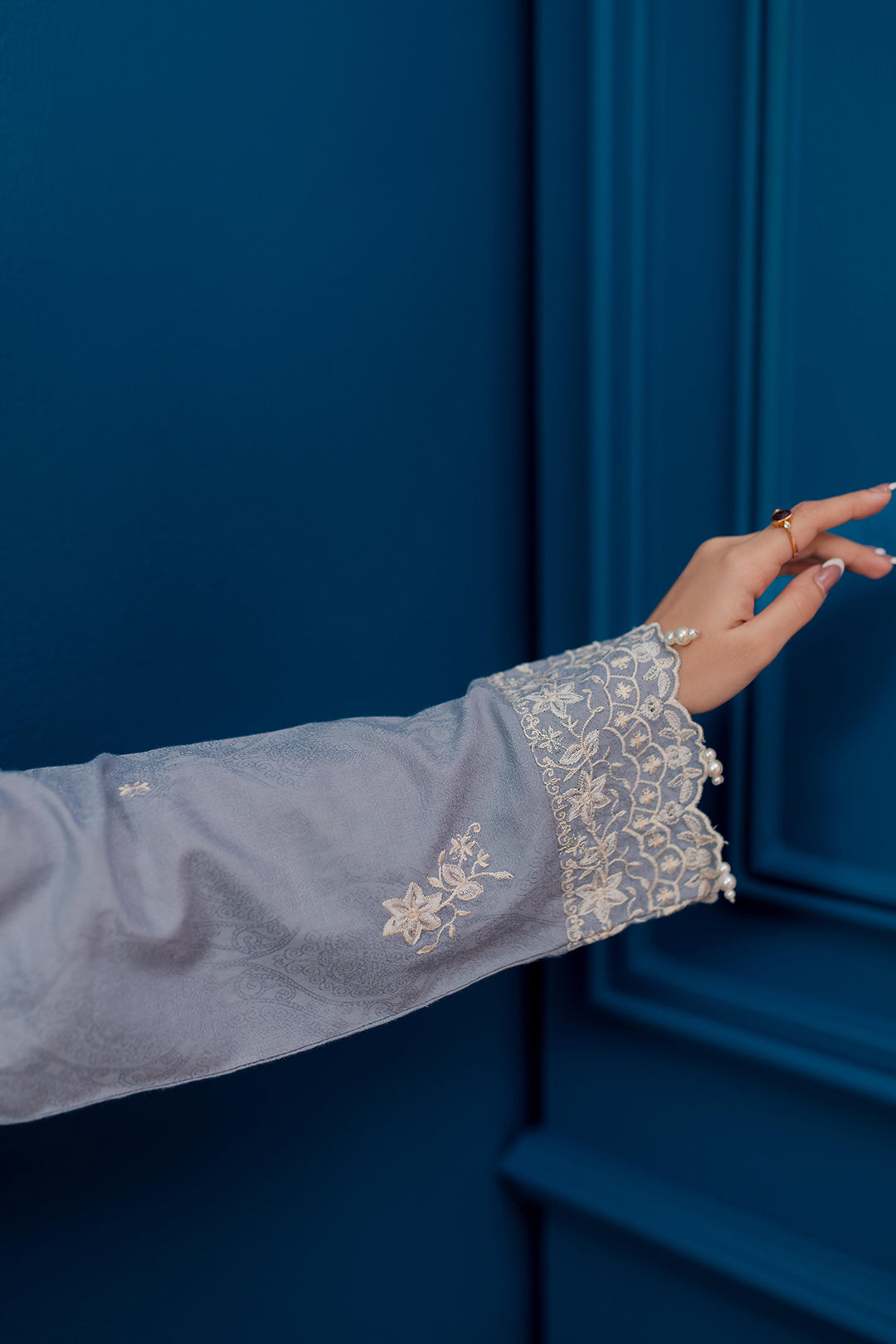 Embroidered Kurta Trouser - 3350