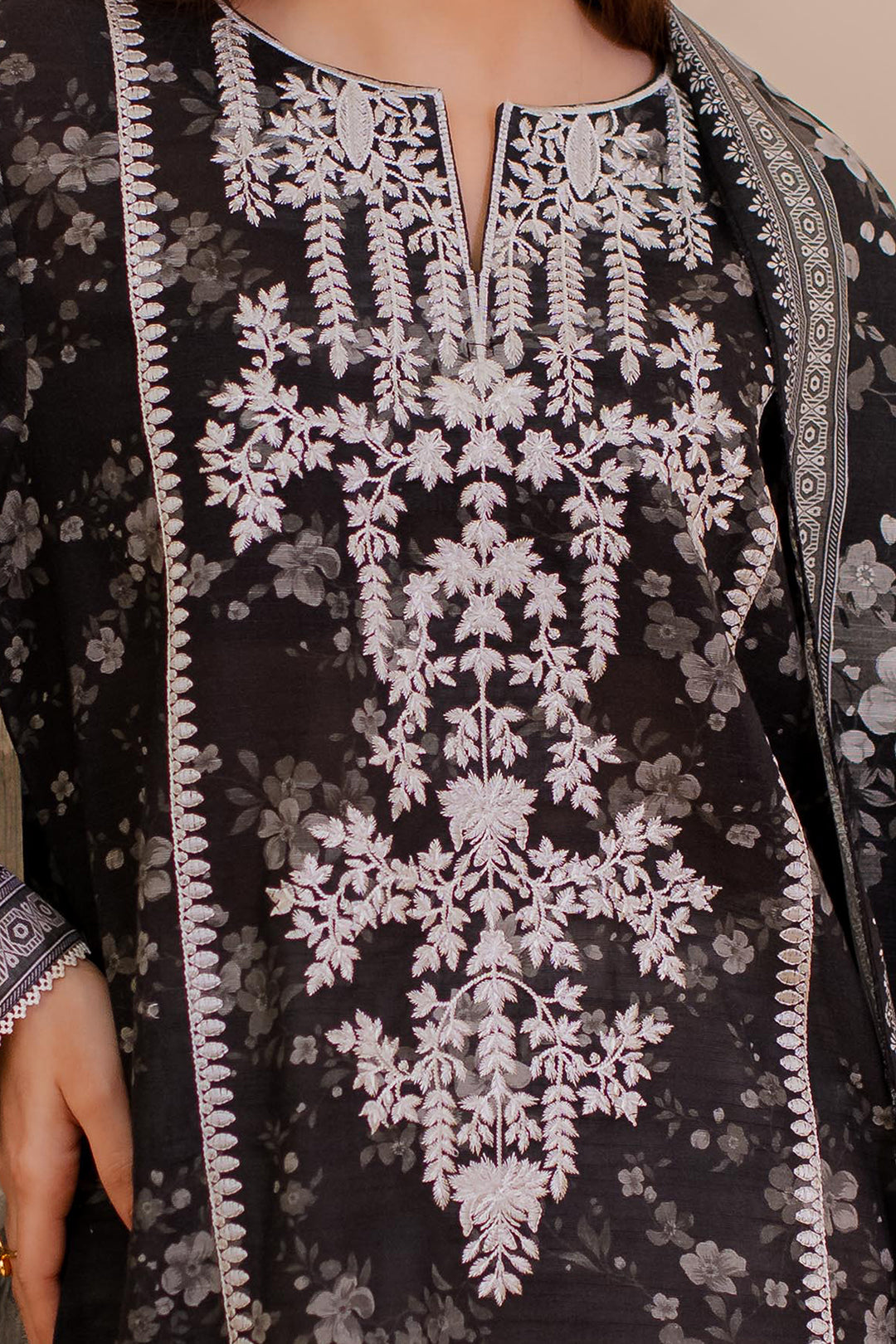 Embroidered Kurta Dupatta - 2995