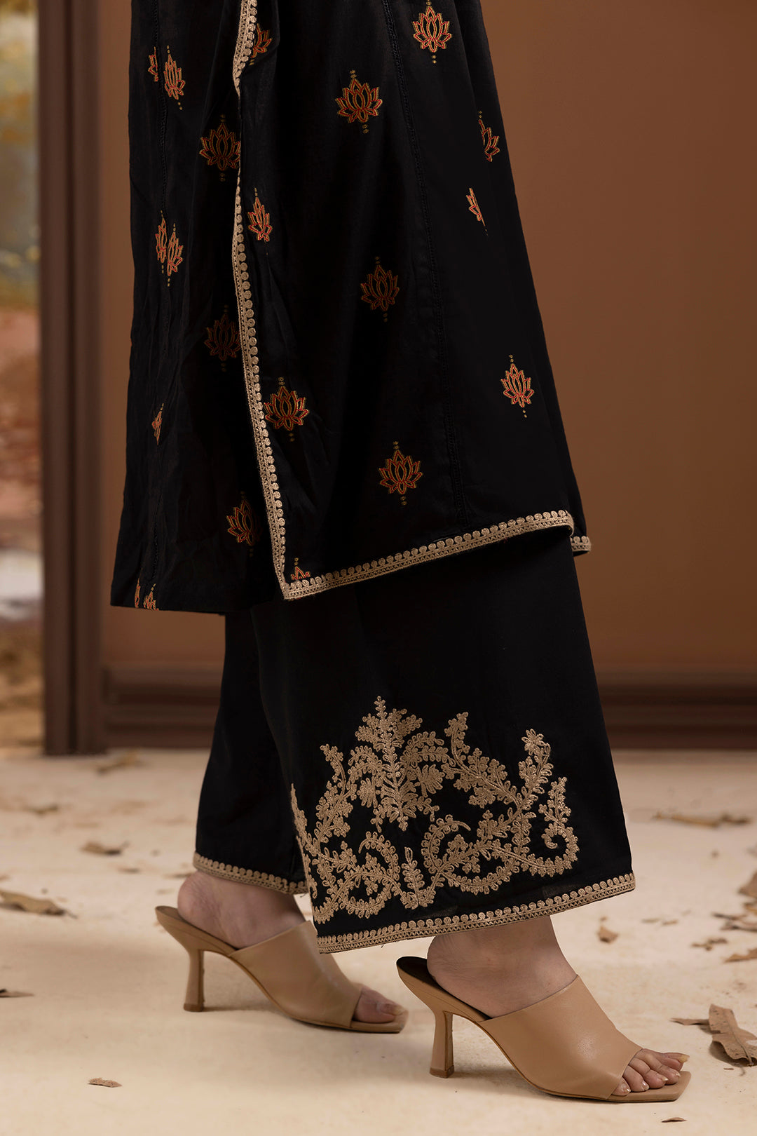 Embroidered Kurta Trouser - 3369