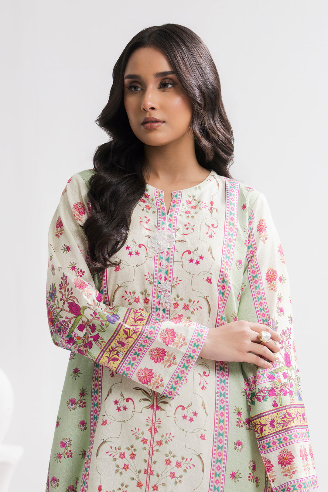 Retail Price: 2,990/-PKR