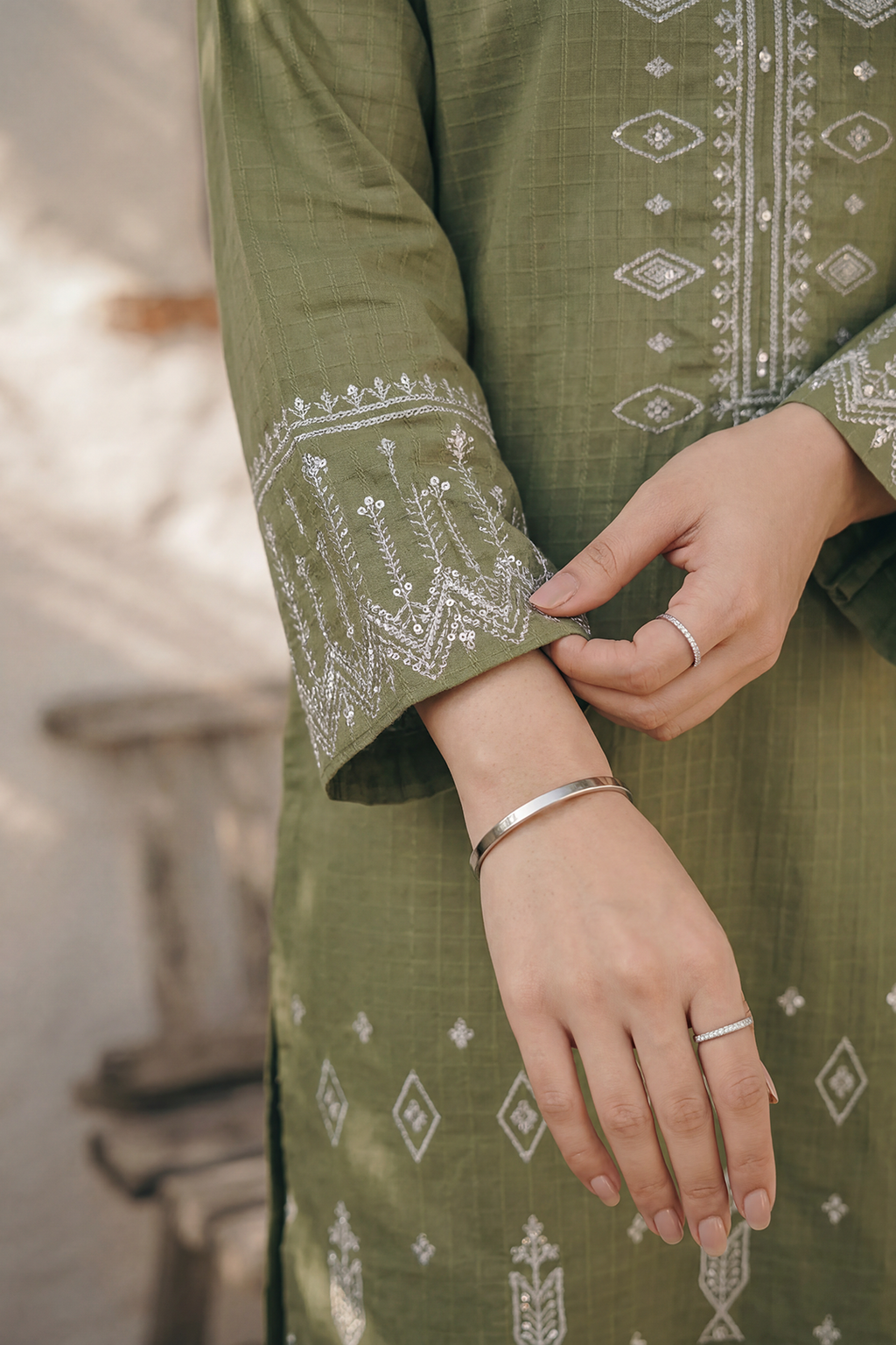 Embroidered Kurta Trouser - 2543